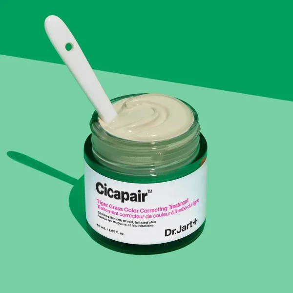 Dr.-Jart-Cicapair-Tiger-Grass-Color-Correcting-Treatment-Cream-Texture-600×600